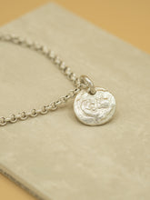 Charger l'image dans la galerie, Médaillon ILWA